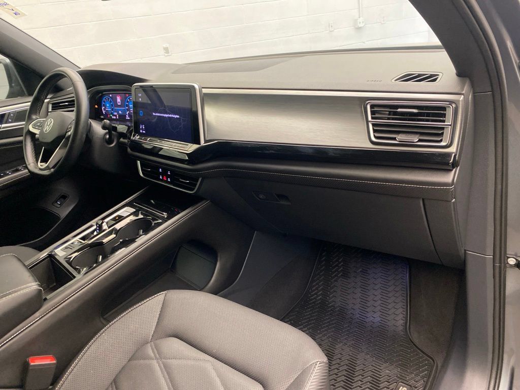 Used 2024 Volkswagen Atlas Cross Sport SE AWD/4WD image 26