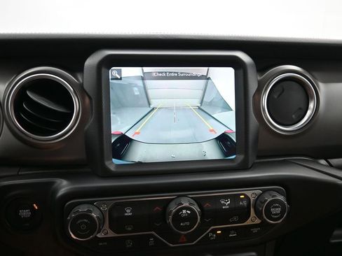 Used 2022 Jeep Gladiator Rubicon w/ LED Lighting Group AWD/4WD image 17