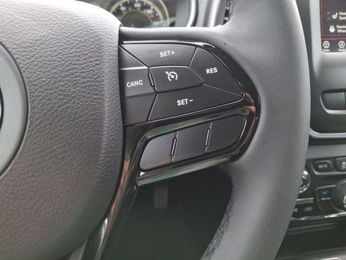 Certified 2021 Jeep Cherokee Latitude Plus AWD/4WD image 14