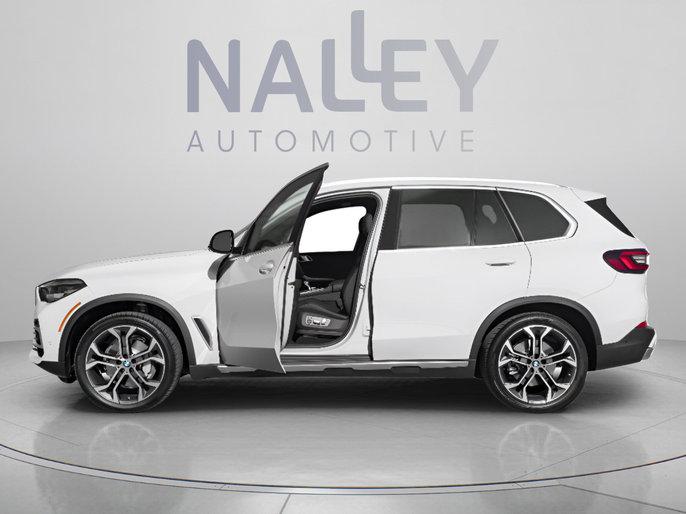 Used 2023 BMW X5 xDrive40i w/ M Sport Package AWD/4WD image 2