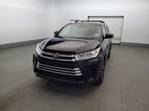 Used 2019 Toyota Highlander LE AWD/4WD image 15