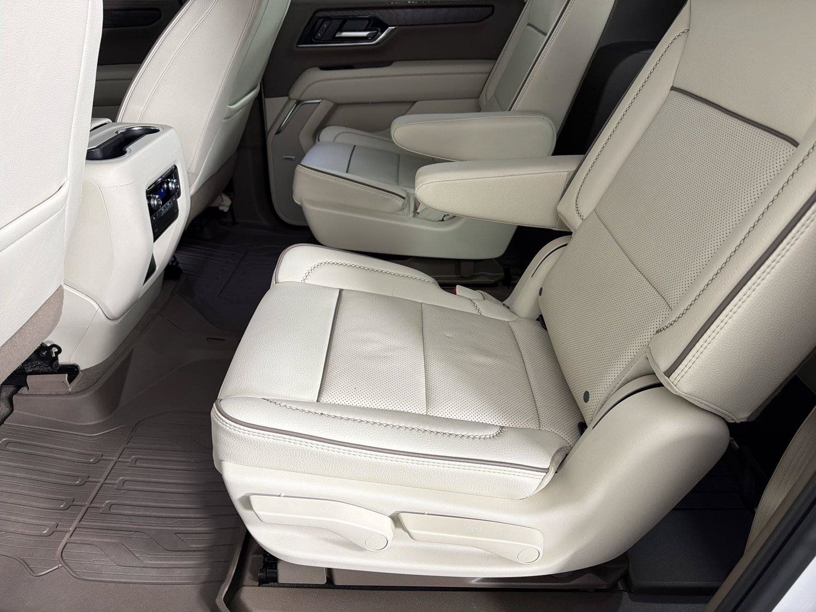 Used 2025 GMC Yukon XL Denali w/ Sun & Power Step Package RWD image 20