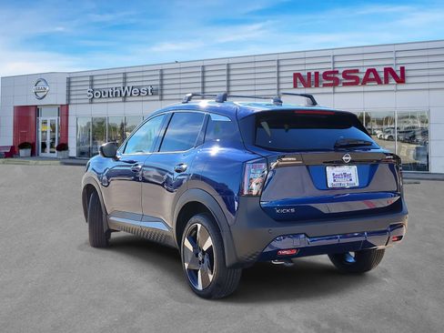 New 2026 Nissan Kicks SR w/ Cold Weather Package FWD image 8