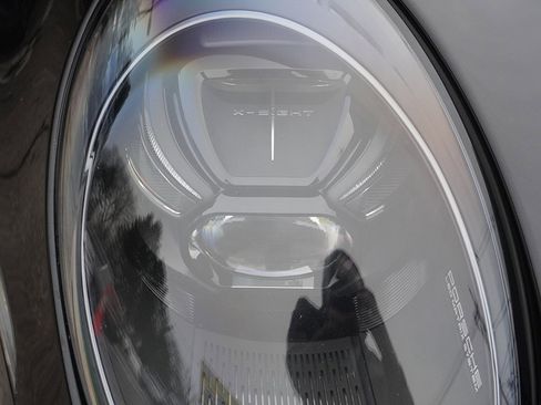 Used 2022 Porsche 911 Turbo S w/ 911 Turbo Sportdesign Package image 28