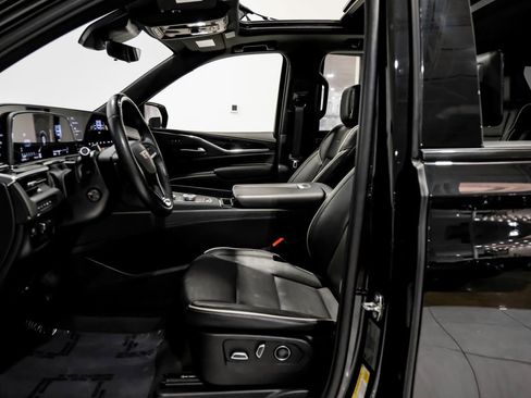 Used 2023 Cadillac Escalade Sport image 6