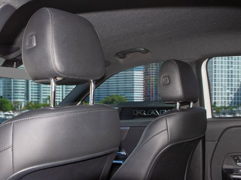 Used 2022 Mercedes-Benz GLA 250 w/ Premium Package Lite image 17