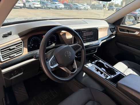 Used 2024 Volkswagen Atlas SE FWD image 8