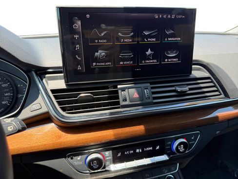 Used 2023 Audi Q5 2.0T Premium w/ Convenience Package AWD/4WD image 12