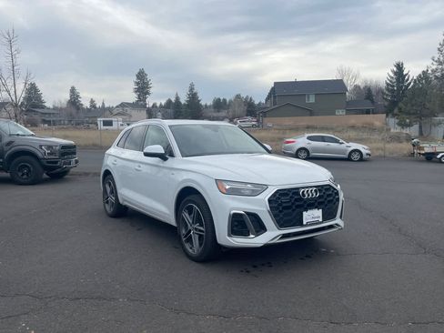 Used 2021 Audi Q5 e Premium Plus image 9