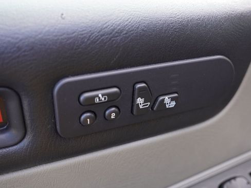 Used 2004 HUMMER H2 w/ Preferred Equipment Group image 24