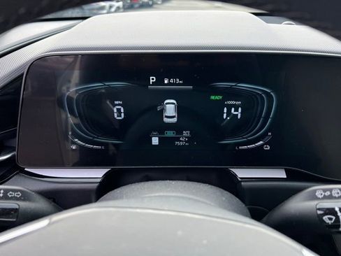Certified 2024 Kia Niro EX image 17