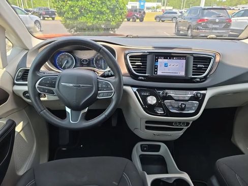 Used 2023 Chrysler Voyager LX FWD image 12