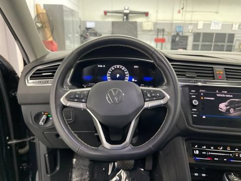 Used 2024 Volkswagen Tiguan SE AWD/4WD image 15