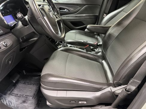 Used 2022 Buick Encore Preferred AWD/4WD image 7