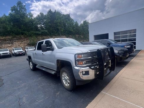 Used 2015 Chevrolet Silverado 2500 LT w/ LT Convenience Package AWD/4WD image 2