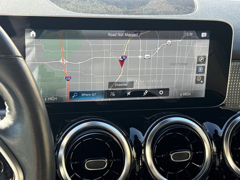 Used 2020 Mercedes-Benz GLB 250 4MATIC image 23