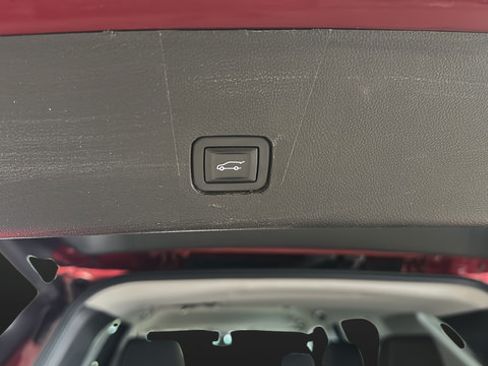 Used 2019 Chevrolet Traverse LT AWD/4WD image 38