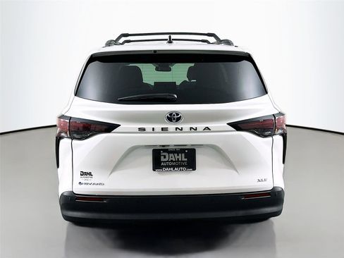 Used 2025 Toyota Sienna XLE w/ XLE Plus Package image 12