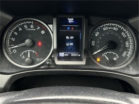 Used 2022 Toyota Tacoma TRD Off-Road w/ Technology Package image 16