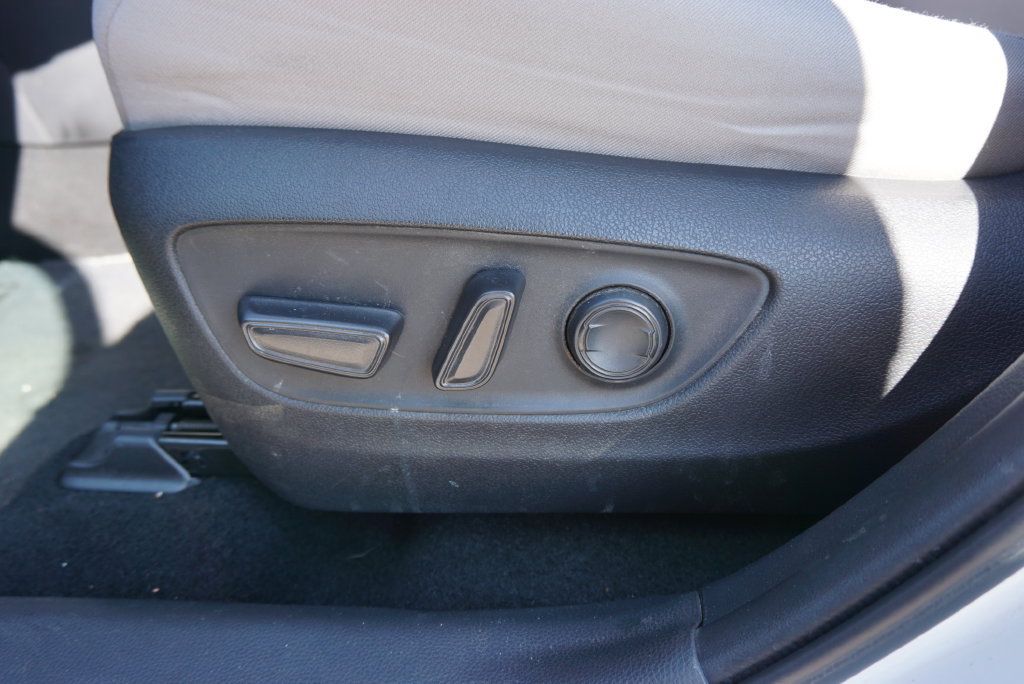 Used 2024 Toyota RAV4 XLE AWD/4WD image 17