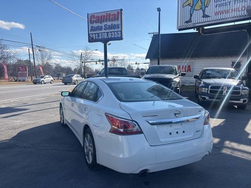 Used 2014 Nissan Altima 2.5 SV FWD image 11