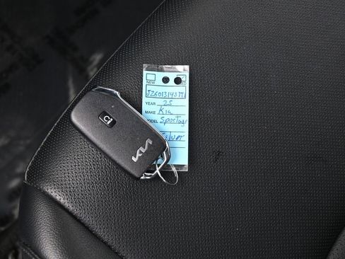 Used 2025 Kia Sportage EX image 18