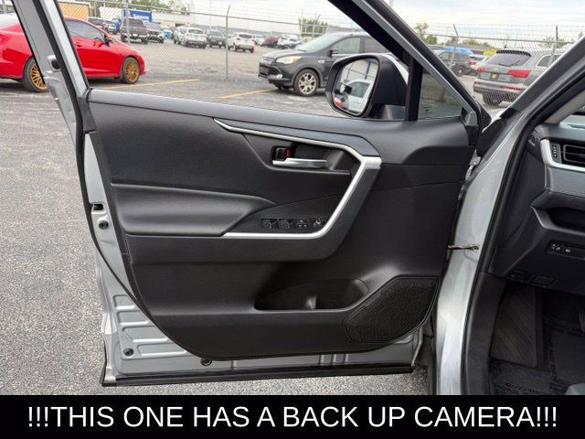 Used 2022 Toyota RAV4 XLE FWD image 21
