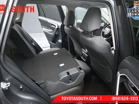 Used 2025 Toyota RAV4 XLE AWD/4WD image 28