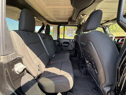 Used 2022 Jeep Wrangler Unlimited Rubicon w/ Cold Weather Group image 29