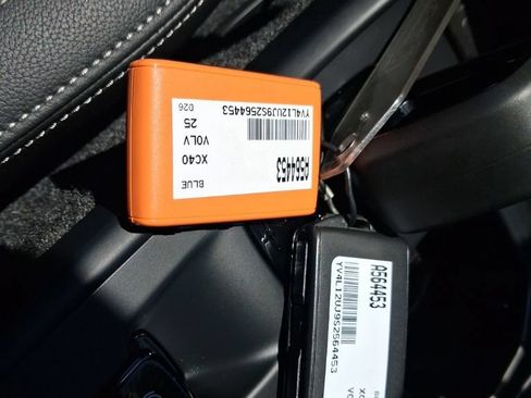 Used 2025 Volvo XC40 B5 Core AWD/4WD image 24