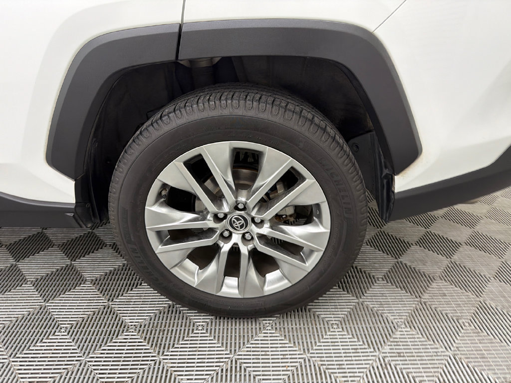 Used 2019 Toyota RAV4 XLE Premium FWD image 21