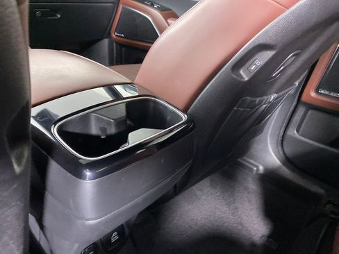 Used 2024 Kia Telluride SX Prestige w/ Towing Package image 31