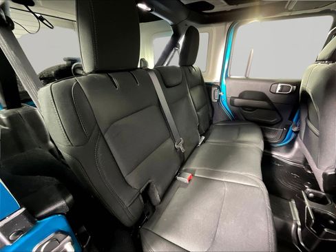 Used 2020 Jeep Wrangler Unlimited Sahara w/ Cold Weather Group AWD/4WD image 22