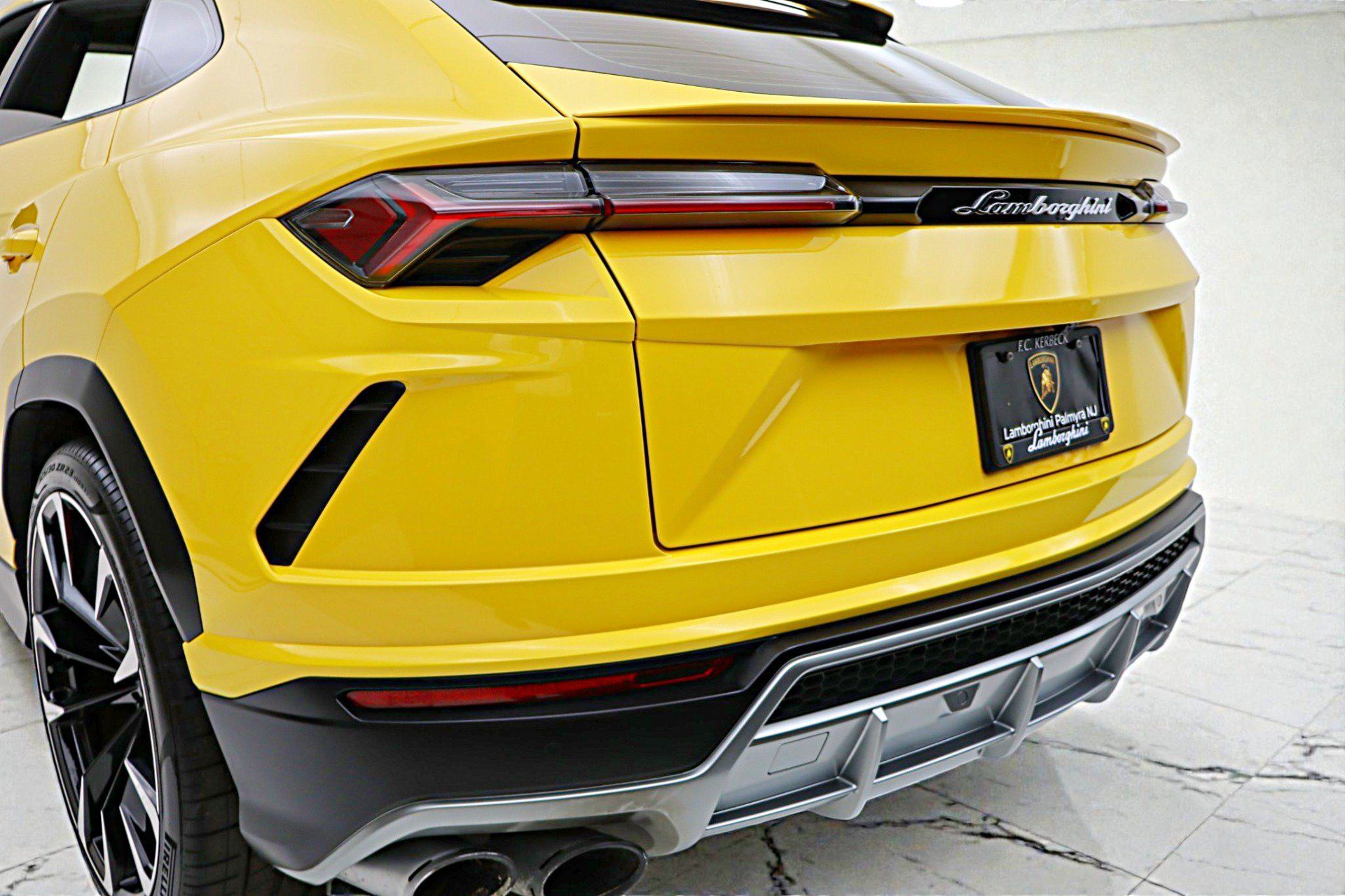 Used 2022 Lamborghini Urus AWD/4WD image 18