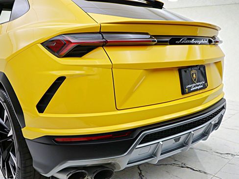 Used 2022 Lamborghini Urus /SELEZIONE PRE-OWNED CERTIFIED image 18