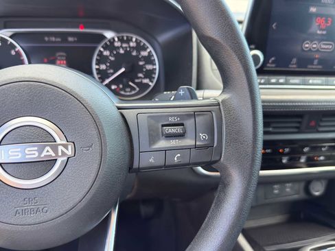 Used 2024 Nissan Rogue S FWD image 18
