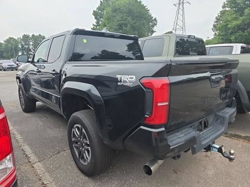 Used 2025 Toyota Tacoma TRD Sport AWD/4WD image 8