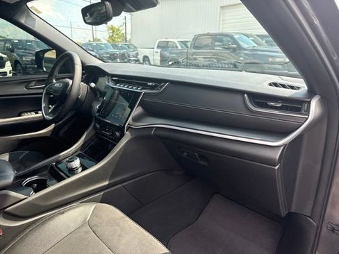 Certified 2024 Jeep Grand Cherokee L Altitude AWD/4WD image 36
