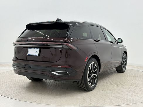 Used 2025 Lincoln Nautilus Reserve AWD/4WD image 8