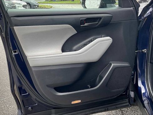 Used 2023 Toyota Highlander L image 19