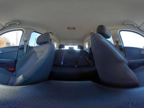 Used 2025 Kia Sportage LX image 41