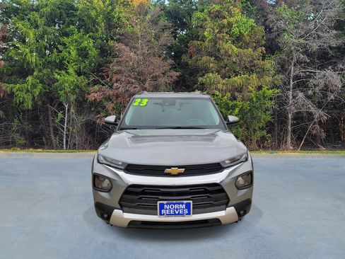 Used 2023 Chevrolet TrailBlazer LT FWD image 2