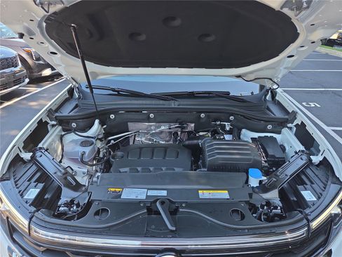 New 2026 Volkswagen Atlas Cross Sport SE image 9