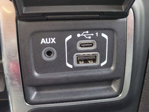 Used 2025 Jeep Wrangler Unlimited Sahara w/ Safety Group AWD/4WD image 24