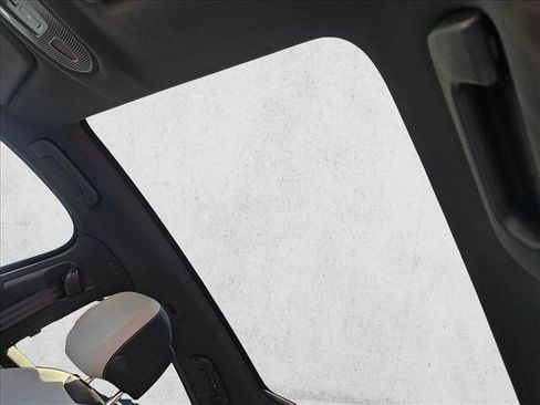 Used 2024 Porsche Cayenne Coupe image 15