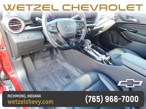 Used 2025 Chevrolet Trax RS w/ Sunroof Package FWD image 14