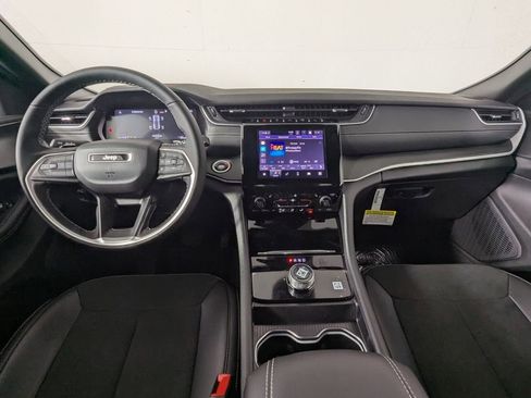 New 2025 Jeep Grand Cherokee Altitude image 18