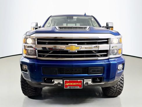 Used 2019 Chevrolet Silverado 2500 High Country AWD/4WD image 2