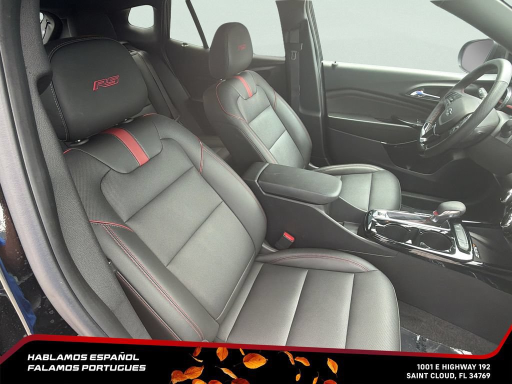 Certified 2025 Chevrolet Trax RS w/ Sunroof Package FWD image 31