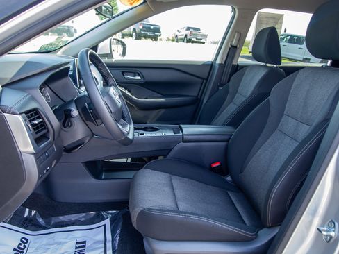 Used 2025 Nissan Rogue SV FWD image 13